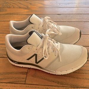 New balance shoes. Size 7. Cream in color. Very nice shoes.